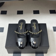 26Fw 春夏新款Chanel 小香 经典双C金属扣链条玛丽珍半拖鞋平底穆勒鞋一款充满香家气息的神鞋,圆 26Fw 春夏新款Chanel 小香 经典双C金属扣链条玛丽珍半拖鞋平底穆勒鞋一款充满香家气息的神鞋,圆
