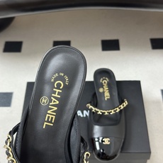 26Fw 春夏新款Chanel 小香 经典双C金属扣链条玛丽珍半拖鞋平底穆勒鞋一款充满香家气息的神鞋,圆 26Fw 春夏新款Chanel 小香 经典双C金属扣链条玛丽珍半拖鞋平底穆勒鞋一款充满香家气息的神鞋,圆