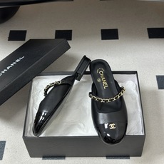 26Fw 春夏新款Chanel 小香 经典双C金属扣链条玛丽珍半拖鞋平底穆勒鞋一款充满香家气息的神鞋,圆 26Fw 春夏新款Chanel 小香 经典双C金属扣链条玛丽珍半拖鞋平底穆勒鞋一款充满香家气息的神鞋,圆