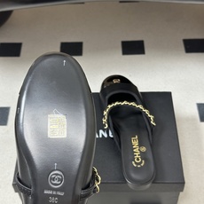 26Fw 春夏新款Chanel 小香 经典双C金属扣链条玛丽珍半拖鞋平底穆勒鞋一款充满香家气息的神鞋,圆 26Fw 春夏新款Chanel 小香 经典双C金属扣链条玛丽珍半拖鞋平底穆勒鞋一款充满香家气息的神鞋,圆