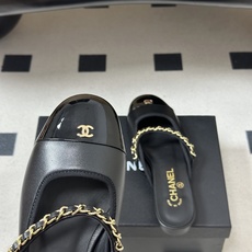 26Fw 春夏新款Chanel 小香 经典双C金属扣链条玛丽珍半拖鞋平底穆勒鞋一款充满香家气息的神鞋,圆 26Fw 春夏新款Chanel 小香 经典双C金属扣链条玛丽珍半拖鞋平底穆勒鞋一款充满香家气息的神鞋,圆