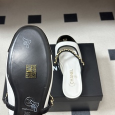 26Fw 春夏新款Chanel 小香 经典双C金属扣链条玛丽珍半拖鞋平底穆勒鞋一款充满香家气息的神鞋,圆 26Fw 春夏新款Chanel 小香 经典双C金属扣链条玛丽珍半拖鞋平底穆勒鞋一款充满香家气息的神鞋,圆