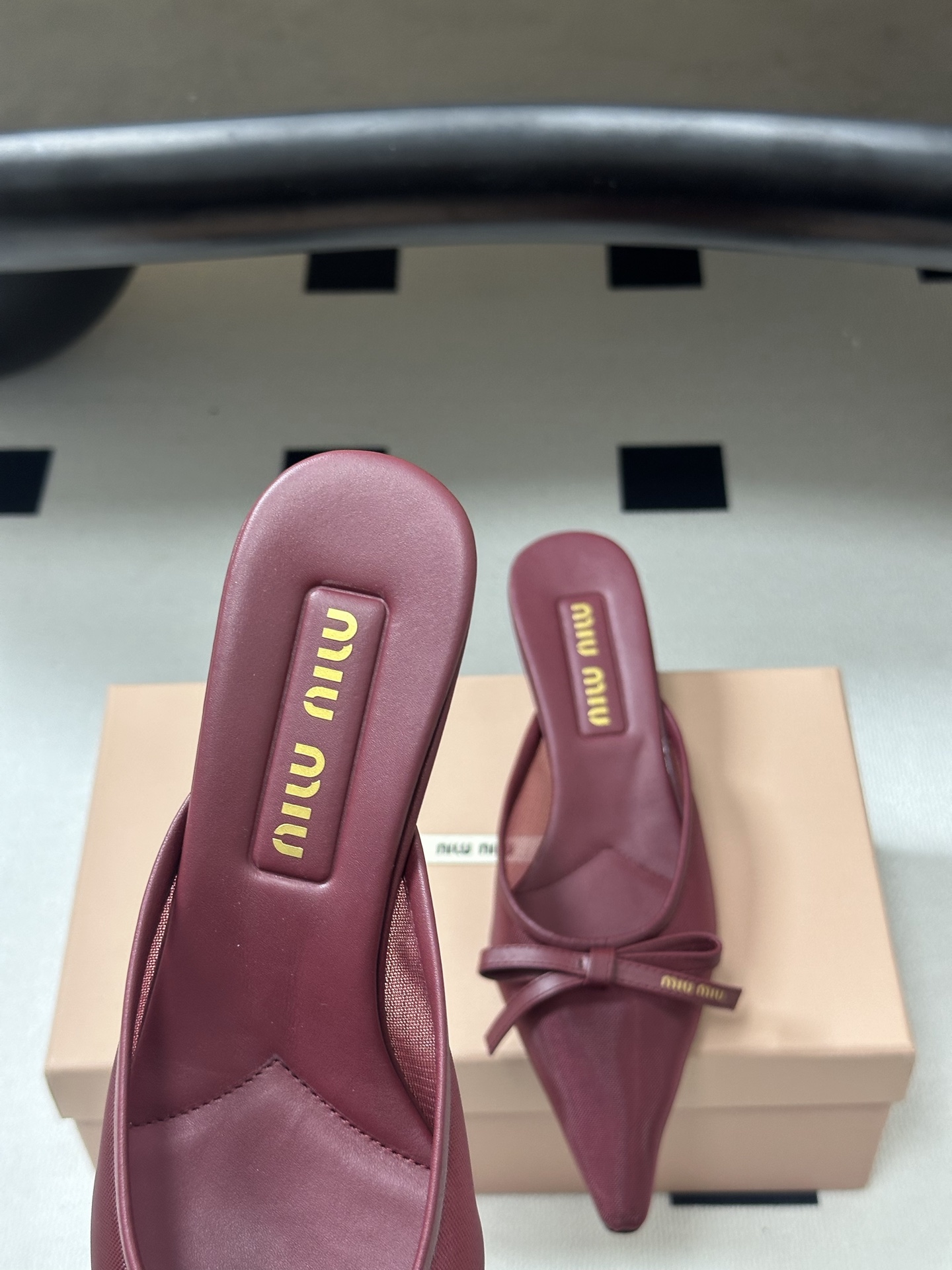 Miu Miu 26Ss春夏新款 Miu Miu 缪缪 透气网纱蝴蝶结尖头高跟凉鞋网面小猫跟穆勒半拖鞋