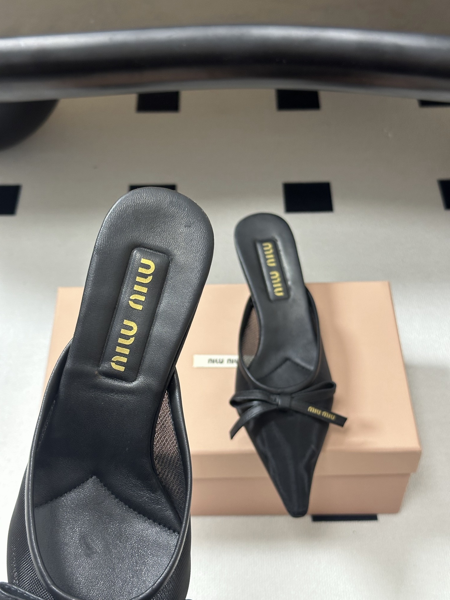 Miu Miu 26Ss春夏新款 Miu Miu 缪缪 透气网纱蝴蝶结尖头高跟凉鞋网面小猫跟穆勒半拖鞋