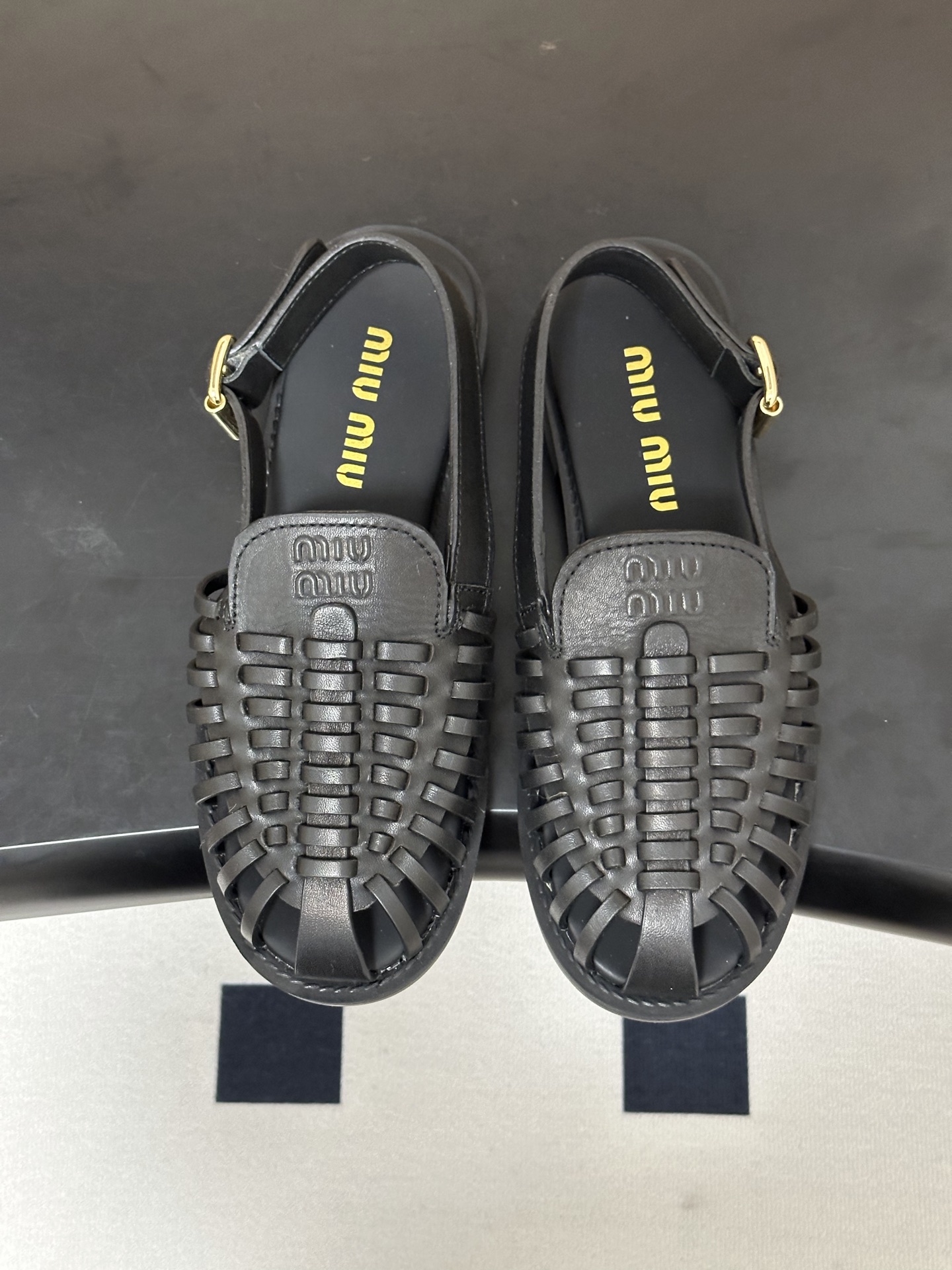 Miu Miu 26Ss春夏新款MIUMIU缪缪 风编织鞋面镂空搭扣后带露跟凉鞋