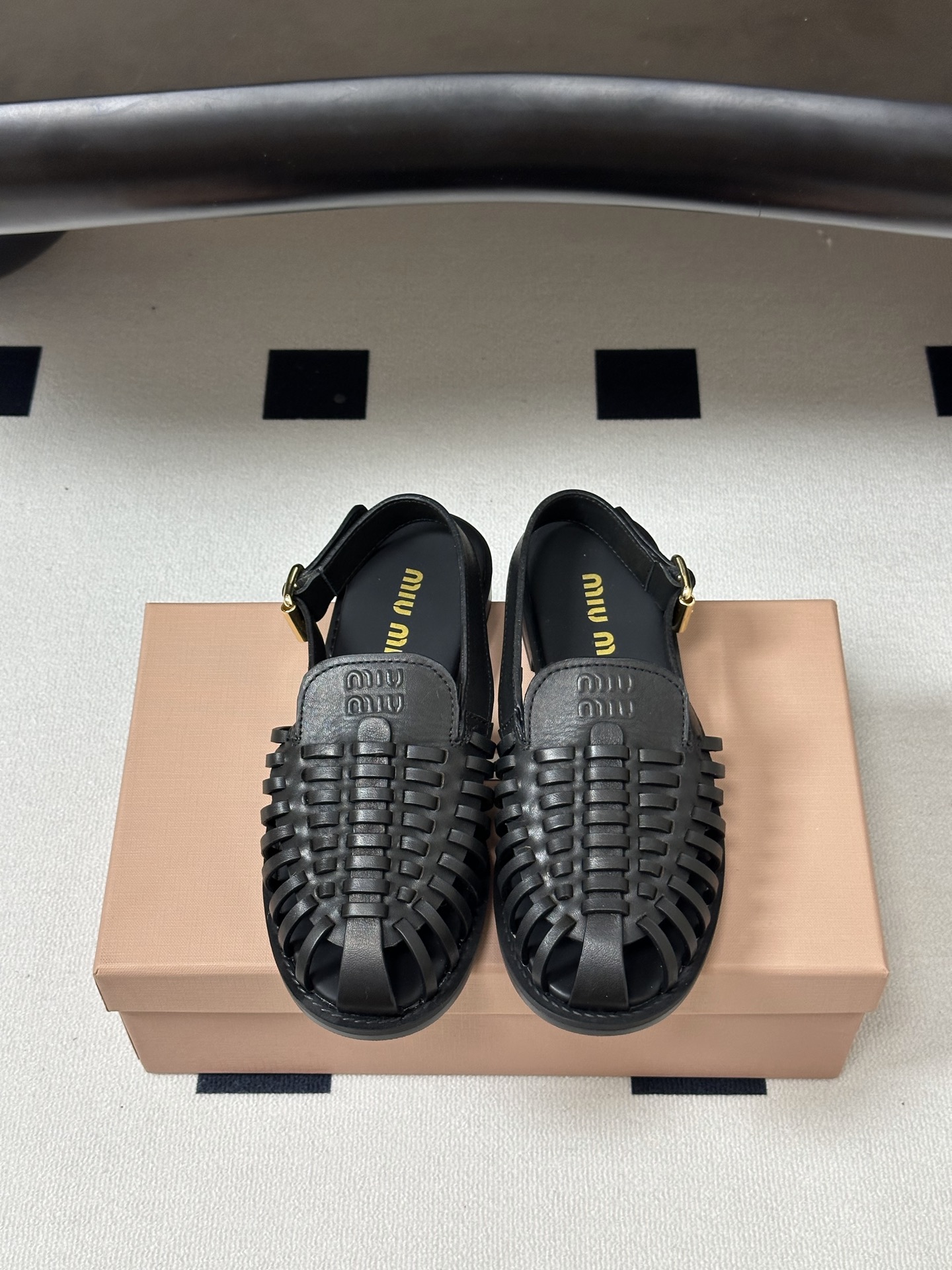 Miu Miu 26Ss春夏新款MIUMIU缪缪 风编织鞋面镂空搭扣后带露跟凉鞋