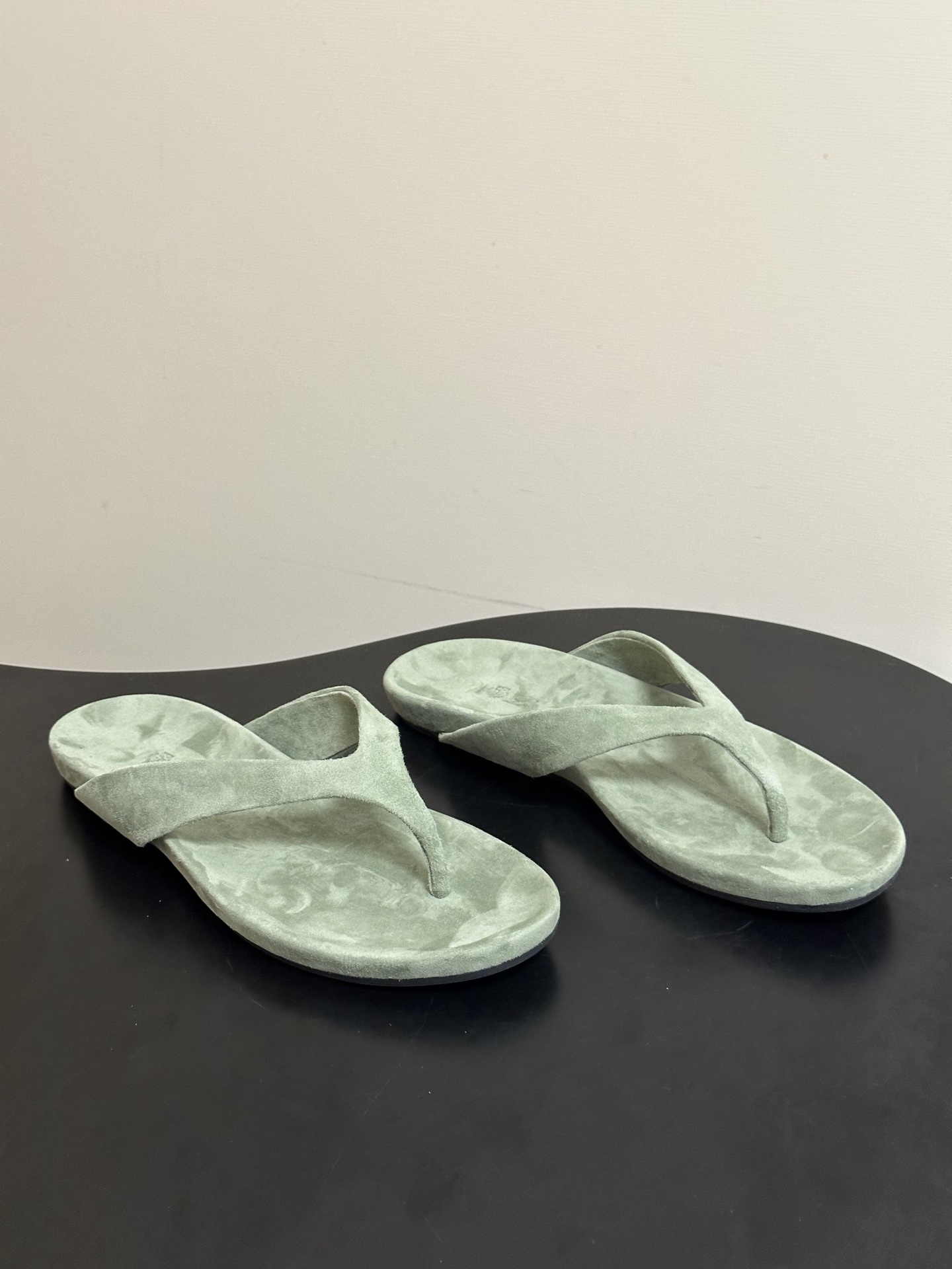 Loro Piana Loro Piana 诺悠翩雅 LP 86s春夏新款 Lda人字拖系列 极简风夹脚平底凉拖鞋麂皮绒面休闲沙滩鞋