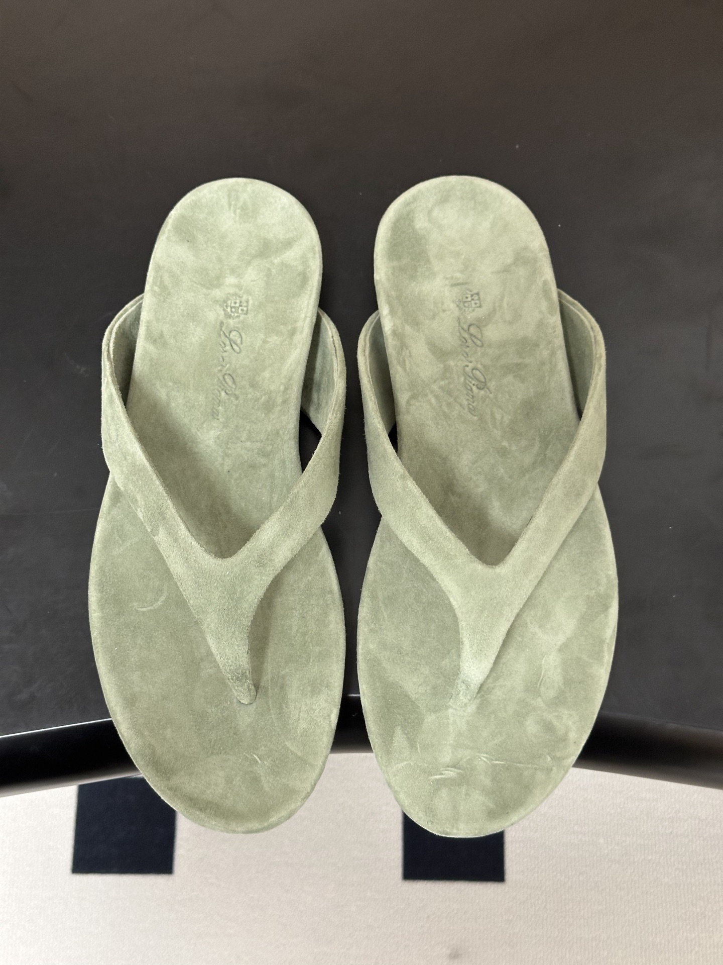 Loro Piana Loro Piana 诺悠翩雅 LP 86s春夏新款 Lda人字拖系列 极简风夹脚平底凉拖鞋麂皮绒面休闲沙滩鞋