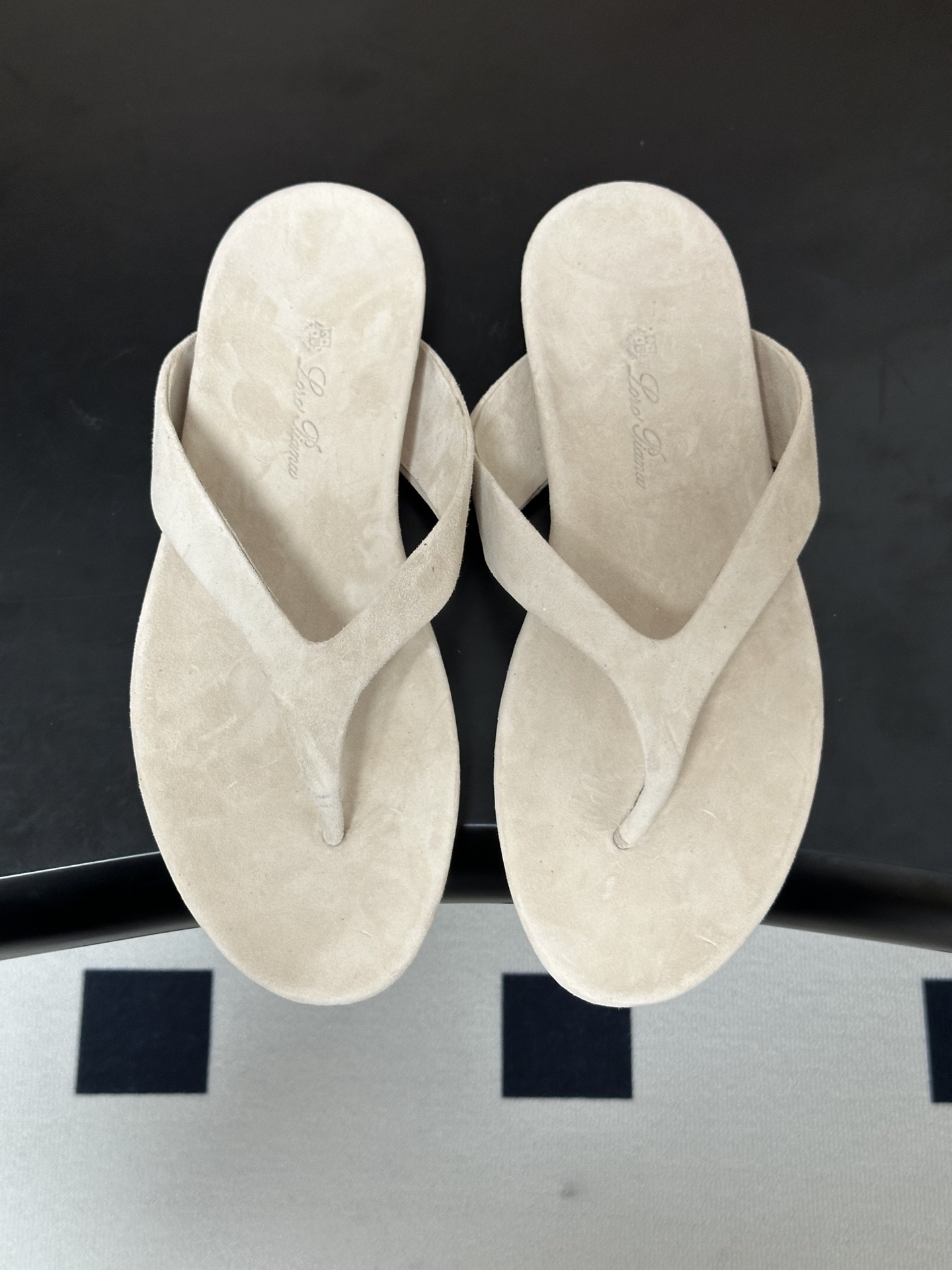 Loro Piana Loro Piana 诺悠翩雅 LP 86s春夏新款 Lda人字拖系列 极简风夹脚平底凉拖鞋麂皮绒面休闲沙滩鞋