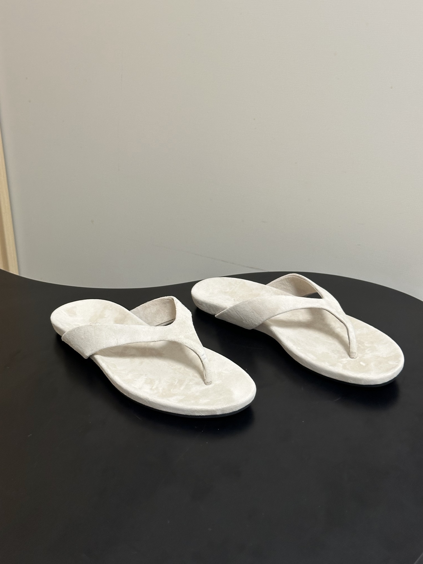 Loro Piana Loro Piana 诺悠翩雅 LP 86s春夏新款 Lda人字拖系列 极简风夹脚平底凉拖鞋麂皮绒面休闲沙滩鞋