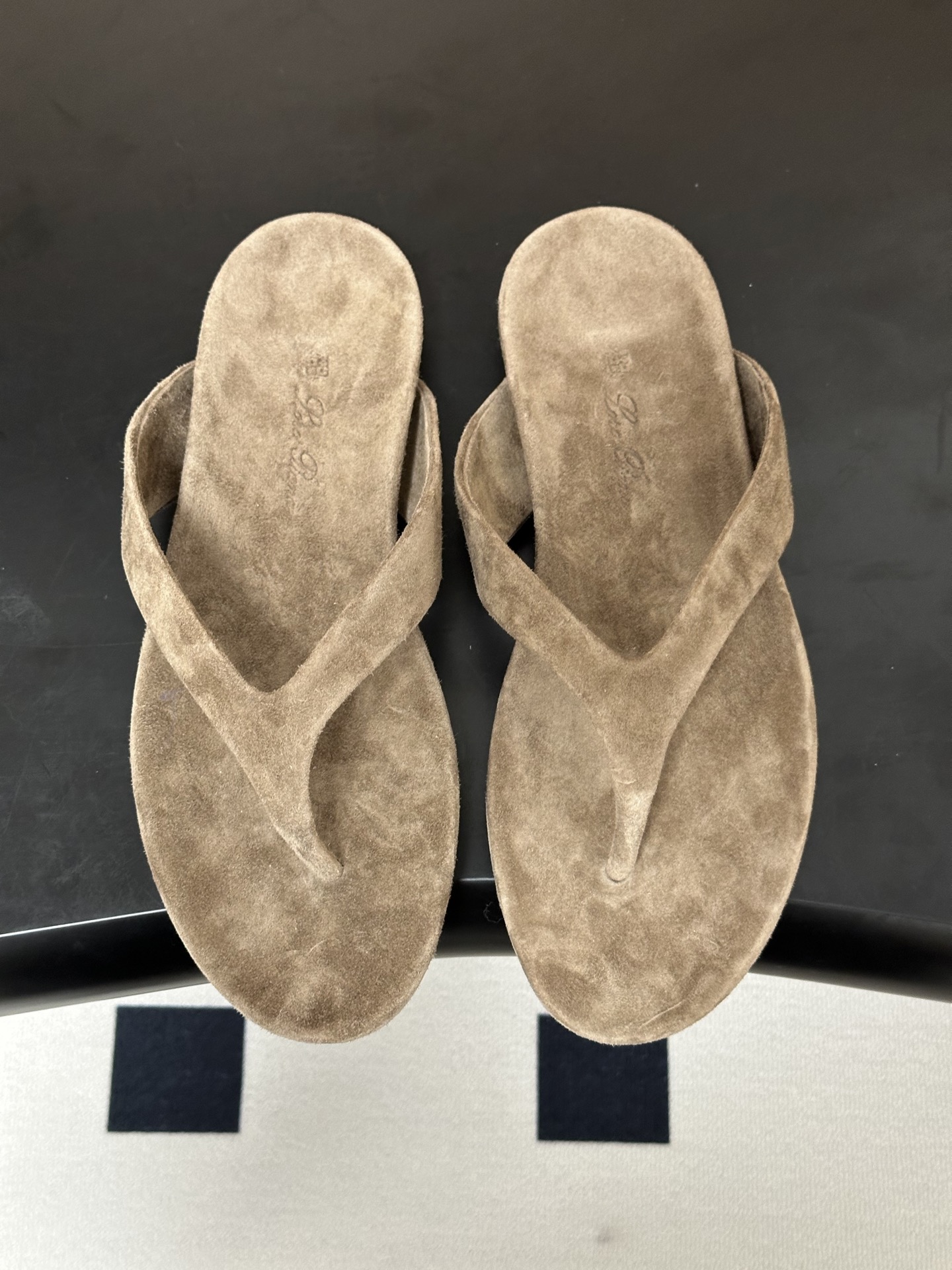 Loro Piana Loro Piana 诺悠翩雅 LP 86s春夏新款 Lda人字拖系列 极简风夹脚平底凉拖鞋麂皮绒面休闲沙滩鞋