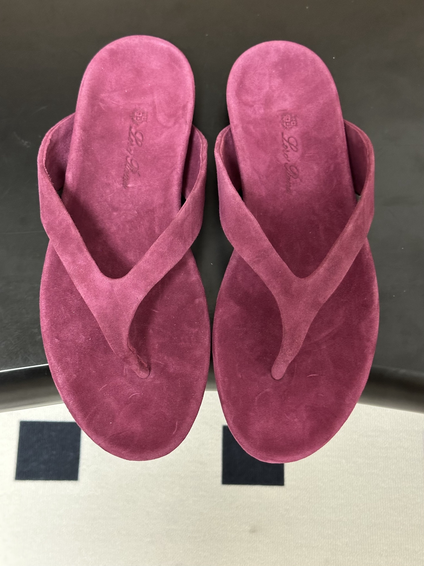 Loro Piana Loro Piana 诺悠翩雅 LP 86s春夏新款 Lda人字拖系列 极简风夹脚平底凉拖鞋麂皮绒面休闲沙滩鞋