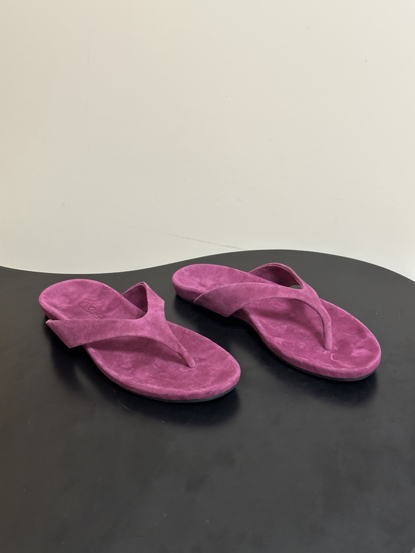 Loro Piana Loro Piana 诺悠翩雅 LP 86s春夏新款 Lda人字拖系列 极简风夹脚平底凉拖鞋麂皮绒面休闲沙滩鞋