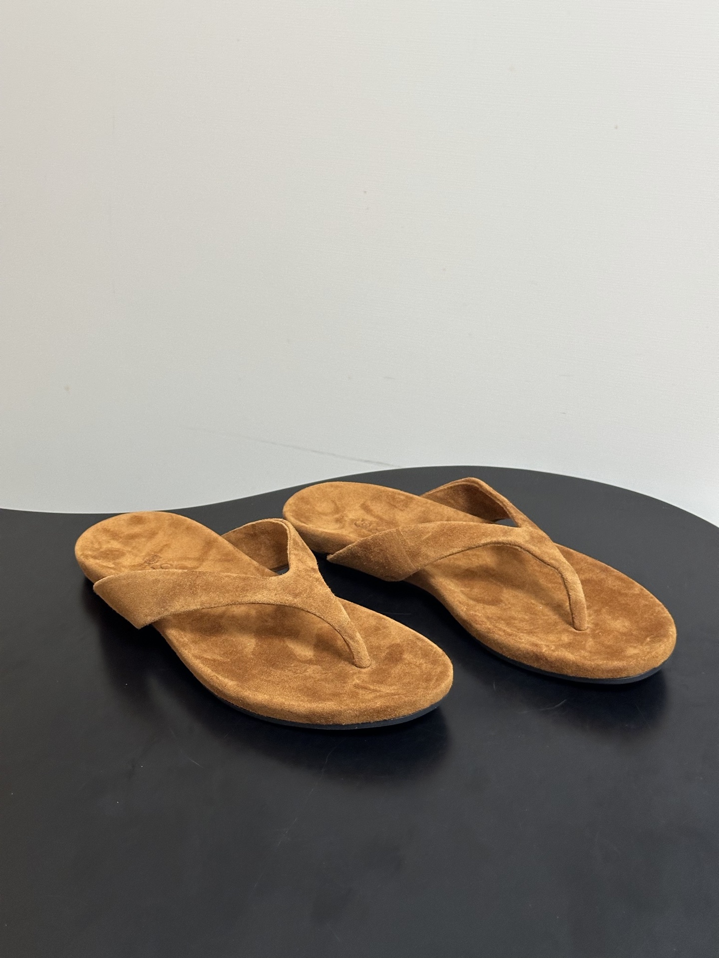 Loro Piana Loro Piana 诺悠翩雅 LP 86s春夏新款 Lda人字拖系列 极简风夹脚平底凉拖鞋麂皮绒面休闲沙滩鞋