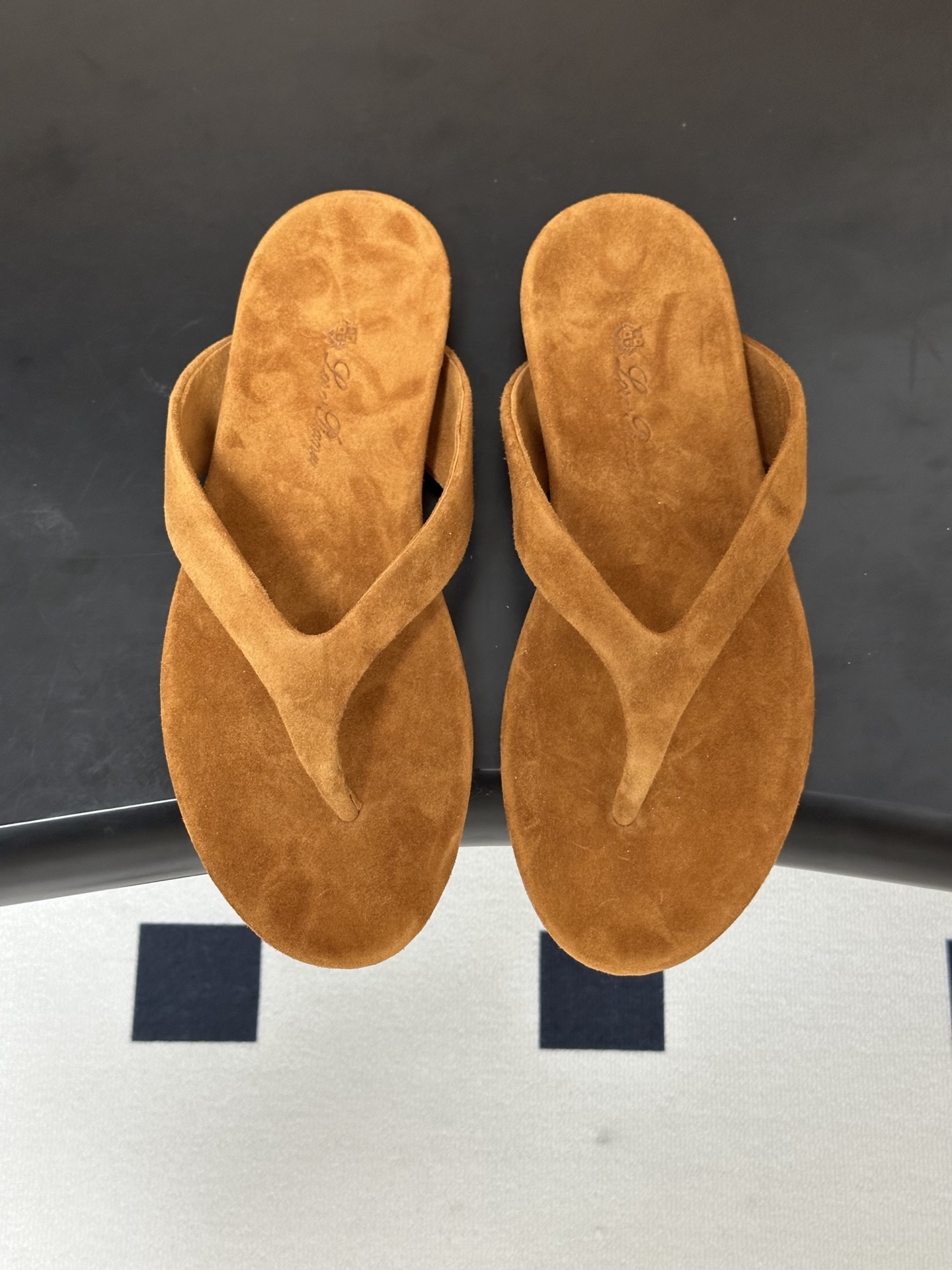 Loro Piana Loro Piana 诺悠翩雅 LP 86s春夏新款 Lda人字拖系列 极简风夹脚平底凉拖鞋麂皮绒面休闲沙滩鞋