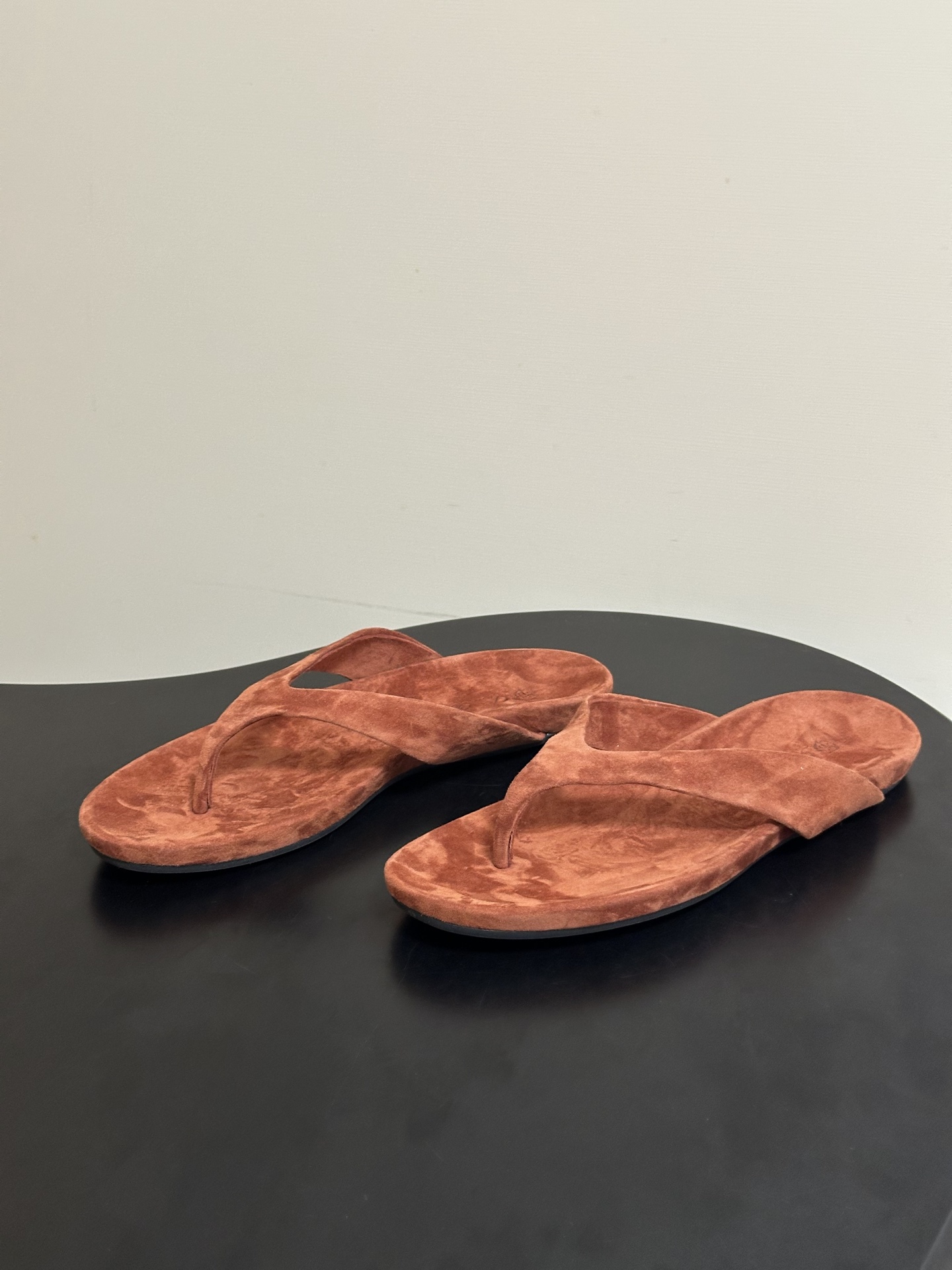 Loro Piana Loro Piana 诺悠翩雅 LP 86s春夏新款 Lda人字拖系列 极简风夹脚平底凉拖鞋麂皮绒面休闲沙滩鞋