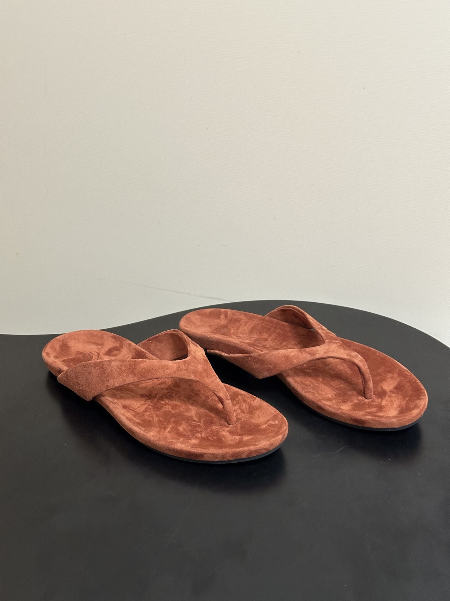 Loro Piana Loro Piana 诺悠翩雅 LP 86s春夏新款 Lda人字拖系列 极简风夹脚平底凉拖鞋麂皮绒面休闲沙滩鞋