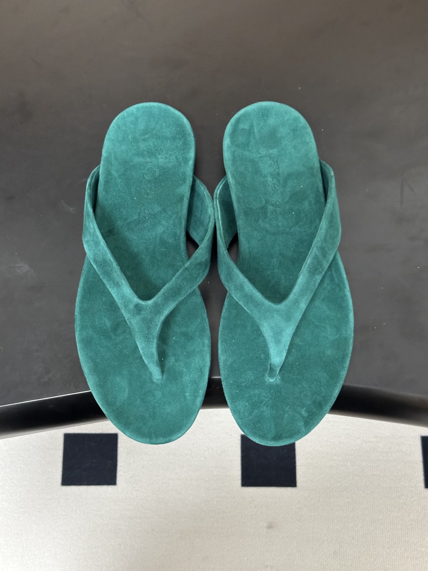 Loro Piana Loro Piana 诺悠翩雅 LP 86s春夏新款 Lda人字拖系列 极简风夹脚平底凉拖鞋麂皮绒面休闲沙滩鞋