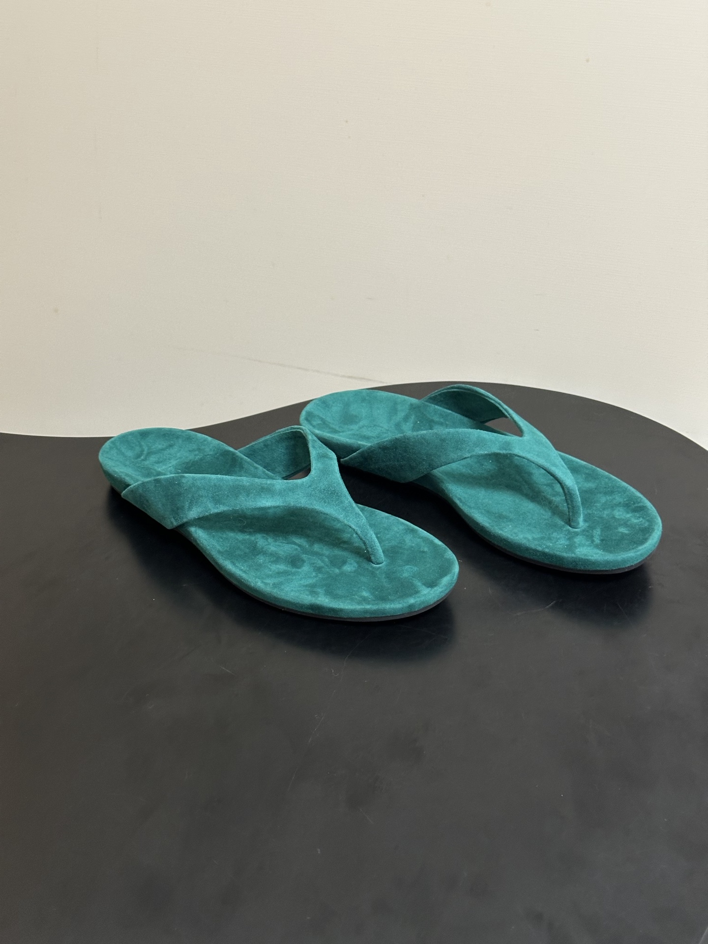 Loro Piana Loro Piana 诺悠翩雅 LP 86s春夏新款 Lda人字拖系列 极简风夹脚平底凉拖鞋麂皮绒面休闲沙滩鞋