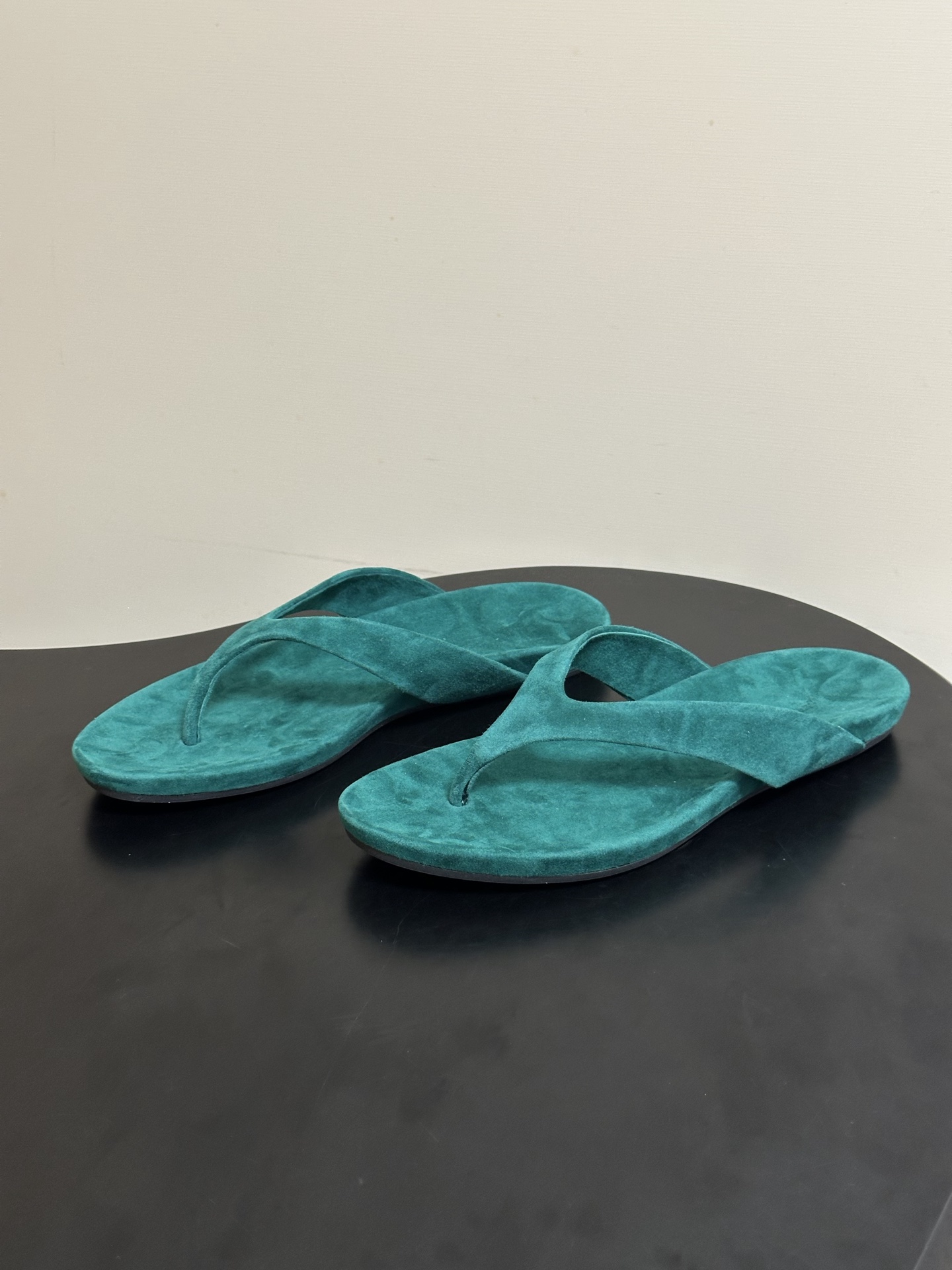 Loro Piana Loro Piana 诺悠翩雅 LP 86s春夏新款 Lda人字拖系列 极简风夹脚平底凉拖鞋麂皮绒面休闲沙滩鞋