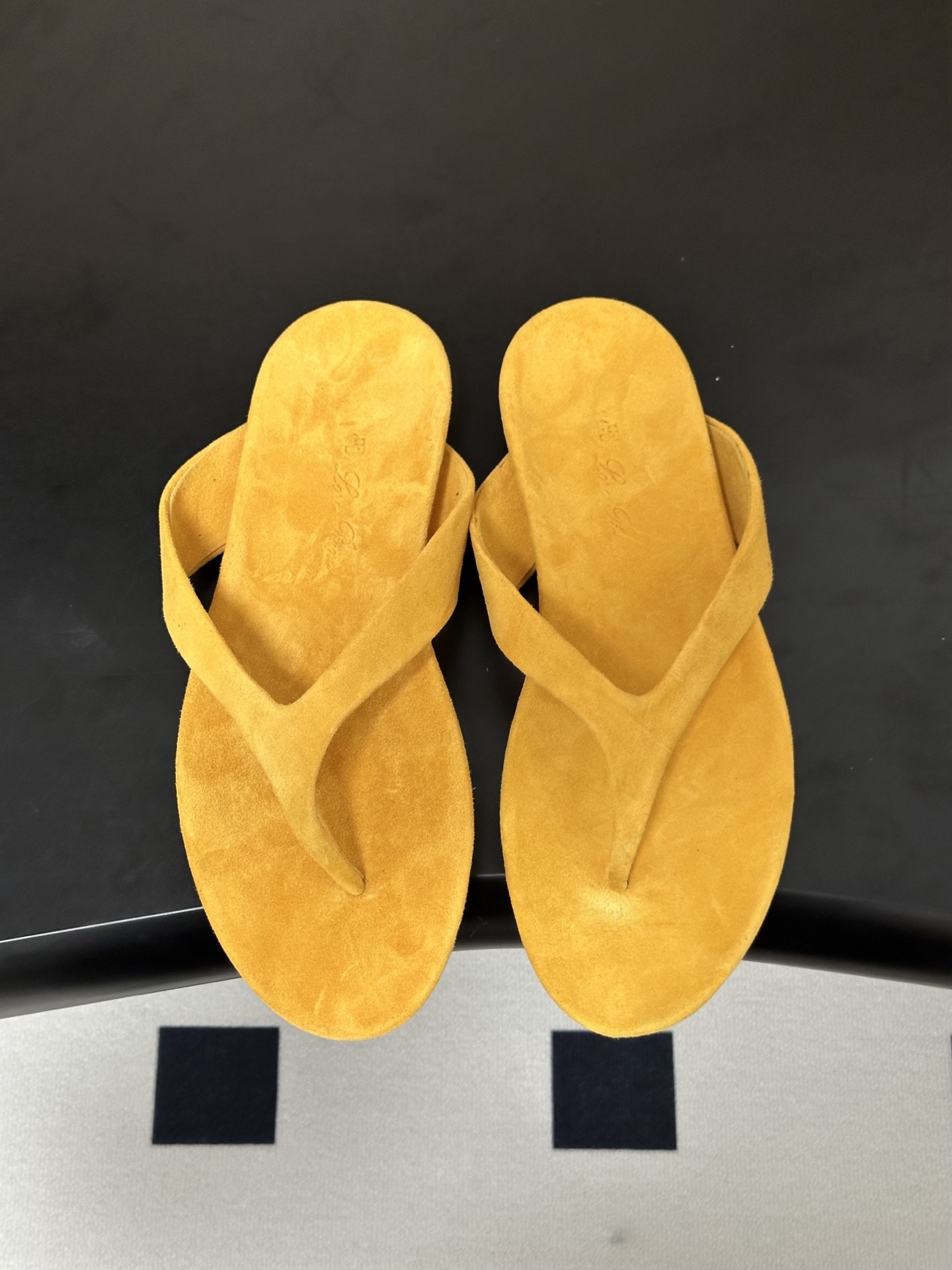 Loro Piana Loro Piana 诺悠翩雅 LP 86s春夏新款 Lda人字拖系列 极简风夹脚平底凉拖鞋麂皮绒面休闲沙滩鞋