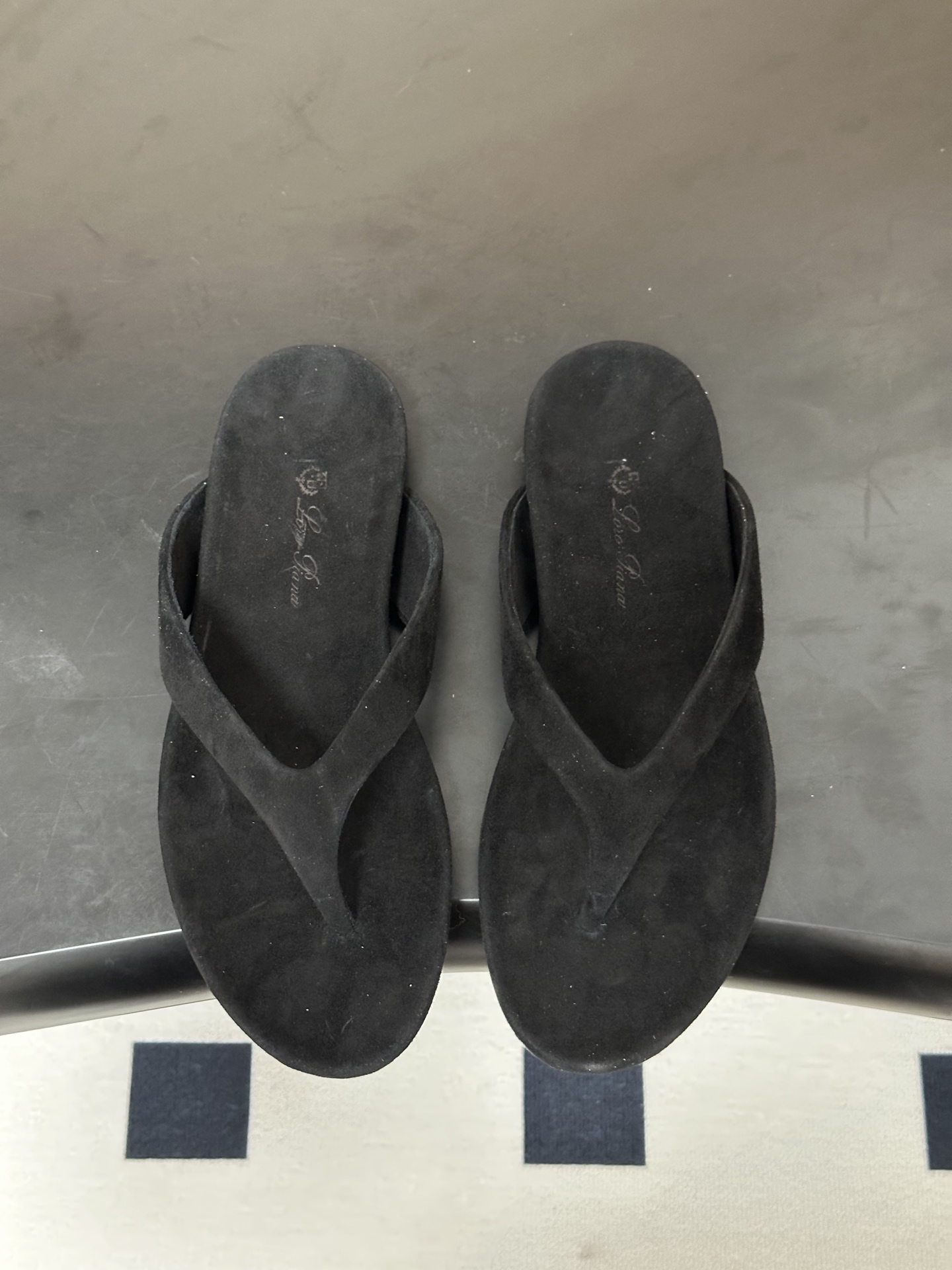 Loro Piana Loro Piana 诺悠翩雅 LP 86s春夏新款 Lda人字拖系列 极简风夹脚平底凉拖鞋麂皮绒面休闲沙滩鞋