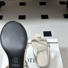 26ss春夏新款 COTEMP Bahati 手工搭扣牛皮小猫跟凉鞋一字带扣露趾鞋细带高跟鞋一字带凉鞋在 26ss春夏新款 COTEMP Bahati 手工搭扣牛皮小猫跟凉鞋一字带扣露趾鞋细带高跟鞋一字带凉鞋在