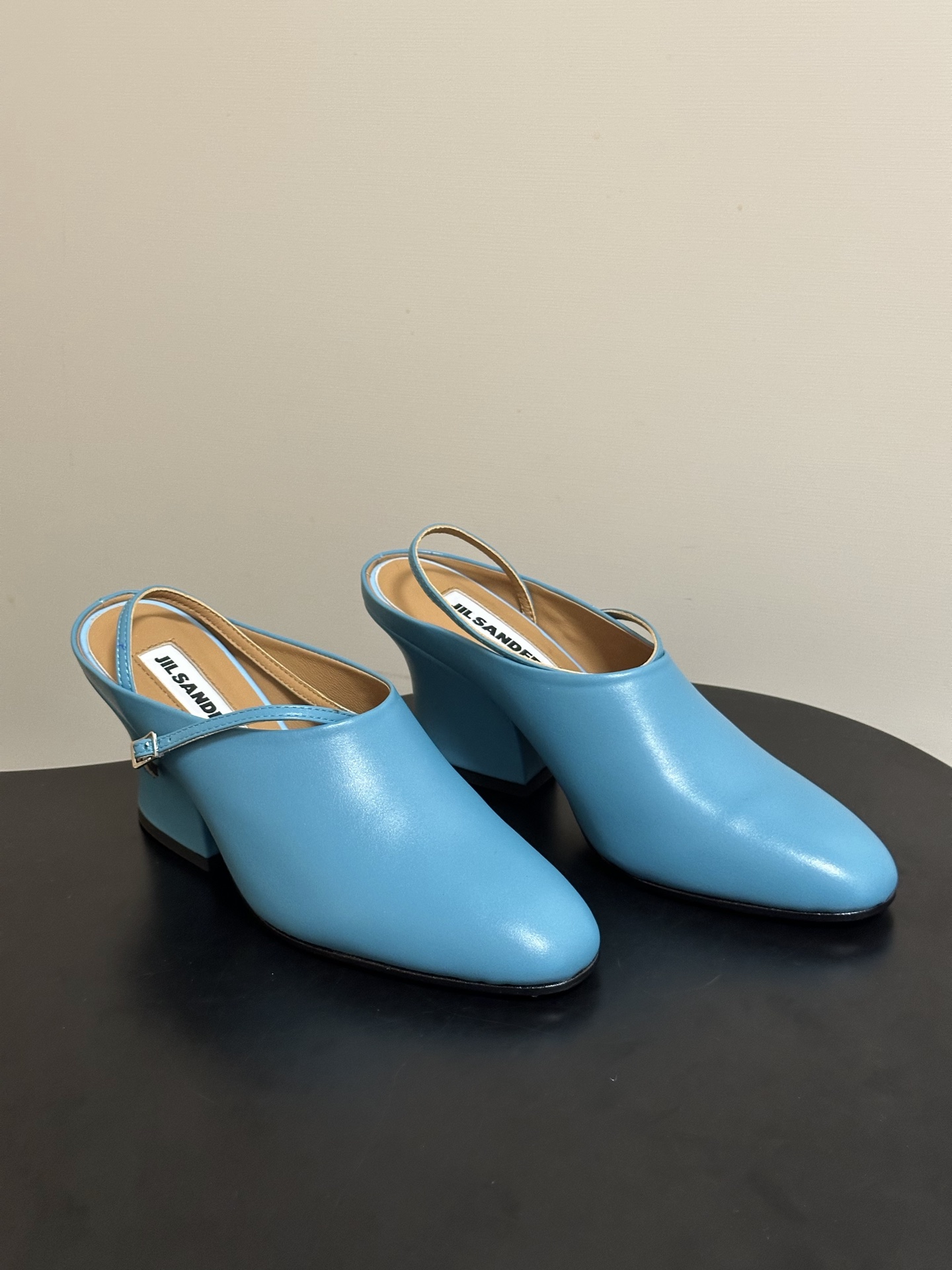 JIL SANDER 吉尔桑达 26Fw春夏新款复古风粗跟细带搭扣穆勒鞋/深口单鞋高跟鞋极简深口单鞋｜清