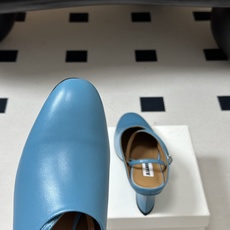 JIL SANDER 吉尔桑达 26Fw春夏新款复古风粗跟细带搭扣穆勒鞋/深口单鞋高跟鞋极简深口单鞋|清 JIL SANDER 吉尔桑达 26Fw春夏新款复古风粗跟细带搭扣穆勒鞋/深口单鞋高跟鞋极简深口单鞋|清