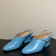 JIL SANDER 吉尔桑达 26Fw春夏新款复古风粗跟细带搭扣穆勒鞋/深口单鞋高跟鞋极简深口单鞋|清 JIL SANDER 吉尔桑达 26Fw春夏新款复古风粗跟细带搭扣穆勒鞋/深口单鞋高跟鞋极简深口单鞋|清