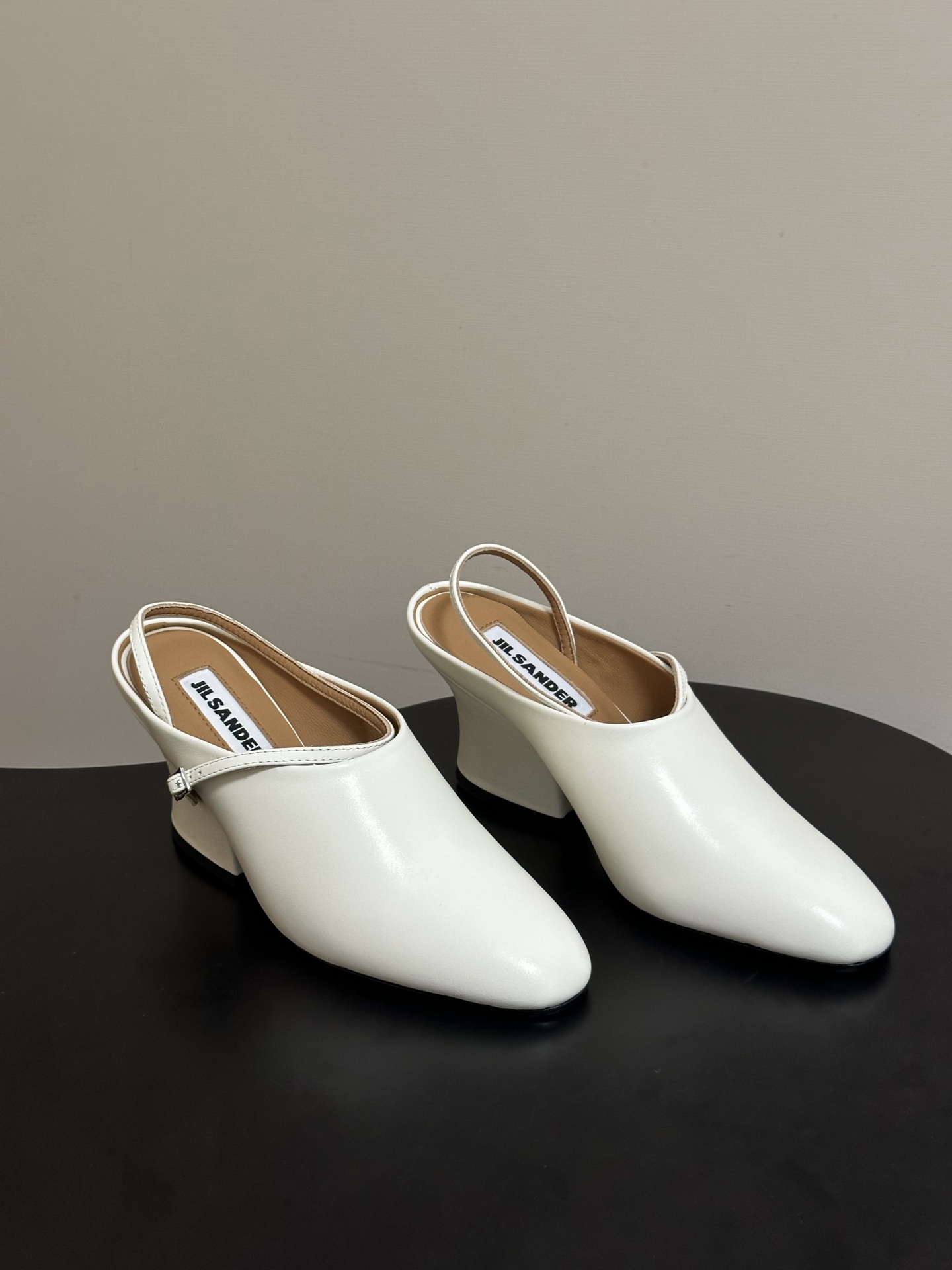 JIL SANDER 吉尔桑达 26Fw春夏新款复古风粗跟细带搭扣穆勒鞋/深口单鞋高跟鞋极简深口单鞋｜清