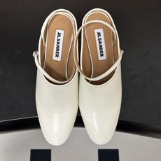 JIL SANDER 吉尔桑达 26Fw春夏新款复古风粗跟细带搭扣穆勒鞋/深口单鞋高跟鞋极简深口单鞋|清 JIL SANDER 吉尔桑达 26Fw春夏新款复古风粗跟细带搭扣穆勒鞋/深口单鞋高跟鞋极简深口单鞋|清