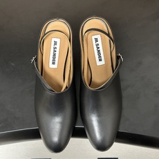 JIL SANDER 吉尔桑达 26Fw春夏新款复古风粗跟细带搭扣穆勒鞋/深口单鞋高跟鞋极简深口单鞋|清 JIL SANDER 吉尔桑达 26Fw春夏新款复古风粗跟细带搭扣穆勒鞋/深口单鞋高跟鞋极简深口单鞋|清