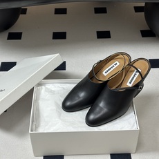 JIL SANDER 吉尔桑达 26Fw春夏新款复古风粗跟细带搭扣穆勒鞋/深口单鞋高跟鞋极简深口单鞋|清 JIL SANDER 吉尔桑达 26Fw春夏新款复古风粗跟细带搭扣穆勒鞋/深口单鞋高跟鞋极简深口单鞋|清