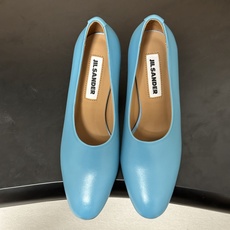 JIL SANDER 吉尔桑达 26Fw春夏新款复古风粗跟细带搭扣穆勒鞋/深口单鞋高跟鞋极简深口单鞋|清 JIL SANDER 吉尔桑达 26Fw春夏新款复古风粗跟细带搭扣穆勒鞋/深口单鞋高跟鞋极简深口单鞋|清