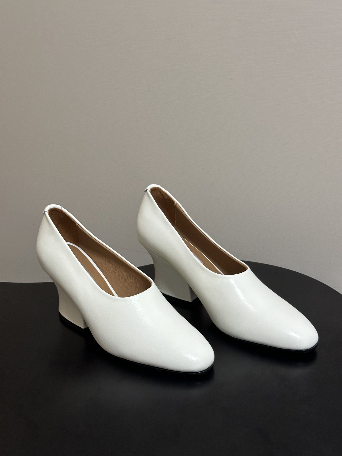 JIL SANDER 吉尔桑达 26Fw春夏新款复古风粗跟细带搭扣穆勒鞋/深口单鞋高跟鞋极简深口单鞋｜清