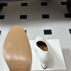 JIL SANDER 吉尔桑达 26Fw春夏新款复古风粗跟细带搭扣穆勒鞋/深口单鞋高跟鞋极简深口单鞋|清 JIL SANDER 吉尔桑达 26Fw春夏新款复古风粗跟细带搭扣穆勒鞋/深口单鞋高跟鞋极简深口单鞋|清