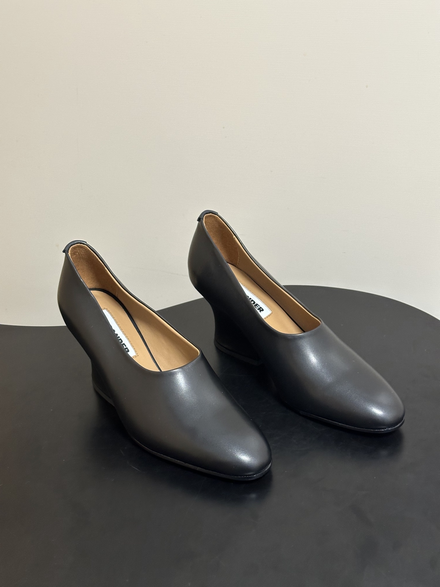 JIL SANDER 吉尔桑达 26Fw春夏新款复古风粗跟细带搭扣穆勒鞋/深口单鞋高跟鞋极简深口单鞋｜清