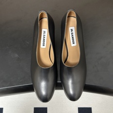 JIL SANDER 吉尔桑达 26Fw春夏新款复古风粗跟细带搭扣穆勒鞋/深口单鞋高跟鞋极简深口单鞋|清 JIL SANDER 吉尔桑达 26Fw春夏新款复古风粗跟细带搭扣穆勒鞋/深口单鞋高跟鞋极简深口单鞋|清