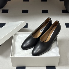 JIL SANDER 吉尔桑达 26Fw春夏新款复古风粗跟细带搭扣穆勒鞋/深口单鞋高跟鞋极简深口单鞋|清 JIL SANDER 吉尔桑达 26Fw春夏新款复古风粗跟细带搭扣穆勒鞋/深口单鞋高跟鞋极简深口单鞋|清