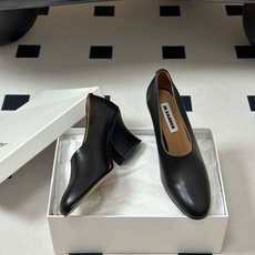 JIL SANDER 吉尔桑达 26Fw春夏新款复古风粗跟细带搭扣穆勒鞋/深口单鞋高跟鞋极简深口单鞋|清 JIL SANDER 吉尔桑达 26Fw春夏新款复古风粗跟细带搭扣穆勒鞋/深口单鞋高跟鞋极简深口单鞋|清
