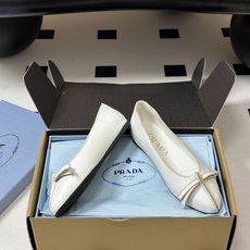 顶级品质(配高档飞机盒✈️)26Aw早春新款Prada 普拉达走秀款圆头做旧蝴蝶结芭蕾舞鞋 复古老钱风平 顶级品质(配高档飞机盒✈️)26Aw早春新款Prada 普拉达走秀款圆头做旧蝴蝶结芭蕾舞鞋 复古老钱风平