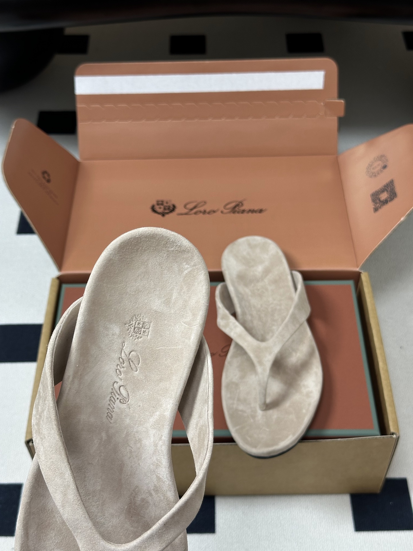 莞产（配高档飞机盒✈️）Loro Piana 诺悠翩雅 LP 春夏新款 Lda人字拖系列 复古老钱风夹脚