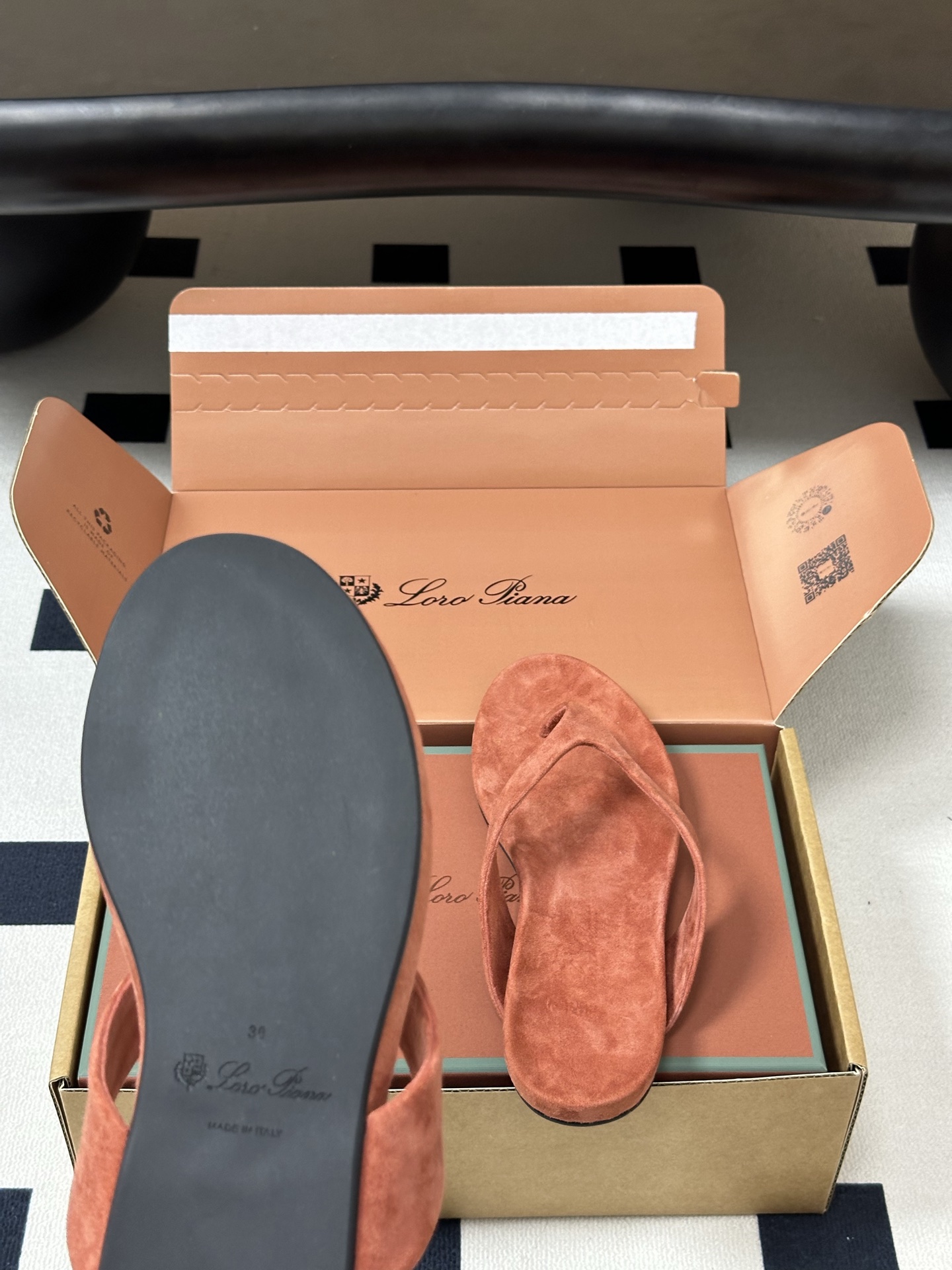 莞产（配高档飞机盒✈️）Loro Piana 诺悠翩雅 LP 春夏新款 Lda人字拖系列 复古老钱风夹脚