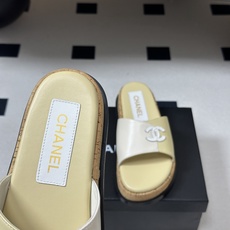 26Ss春夏新款Chanel 小香经典双C扣厚底凉拖鞋双拼色双C扣凉拖鞋,俏皮又不失千金风~满满的精致感 26Ss春夏新款Chanel 小香经典双C扣厚底凉拖鞋双拼色双C扣凉拖鞋,俏皮又不失千金风~满满的精致感