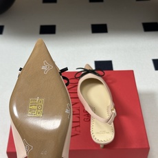 顶级品质(配飞机盒✈️➕10)2026早春新款 Valentino 华伦天奴 小V扣蝴蝶结后空凉鞋尖头双 顶级品质(配飞机盒✈️➕10)2026早春新款 Valentino 华伦天奴 小V扣蝴蝶结后空凉鞋尖头双