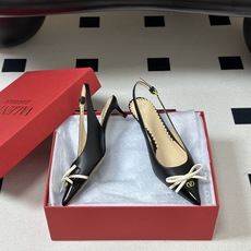 顶级品质(配飞机盒✈️➕10)2026早春新款 Valentino 华伦天奴 小V扣蝴蝶结后空凉鞋尖头双 顶级品质(配飞机盒✈️➕10)2026早春新款 Valentino 华伦天奴 小V扣蝴蝶结后空凉鞋尖头双