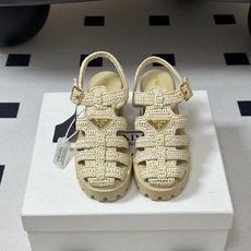 26Fw春夏新款Prada 普拉达 经典三角标钩针编织笼式凉鞋防水台粗高跟编织罗马凉鞋标志性的钩针编织笼 26Fw春夏新款Prada 普拉达 经典三角标钩针编织笼式凉鞋防水台粗高跟编织罗马凉鞋标志性的钩针编织笼