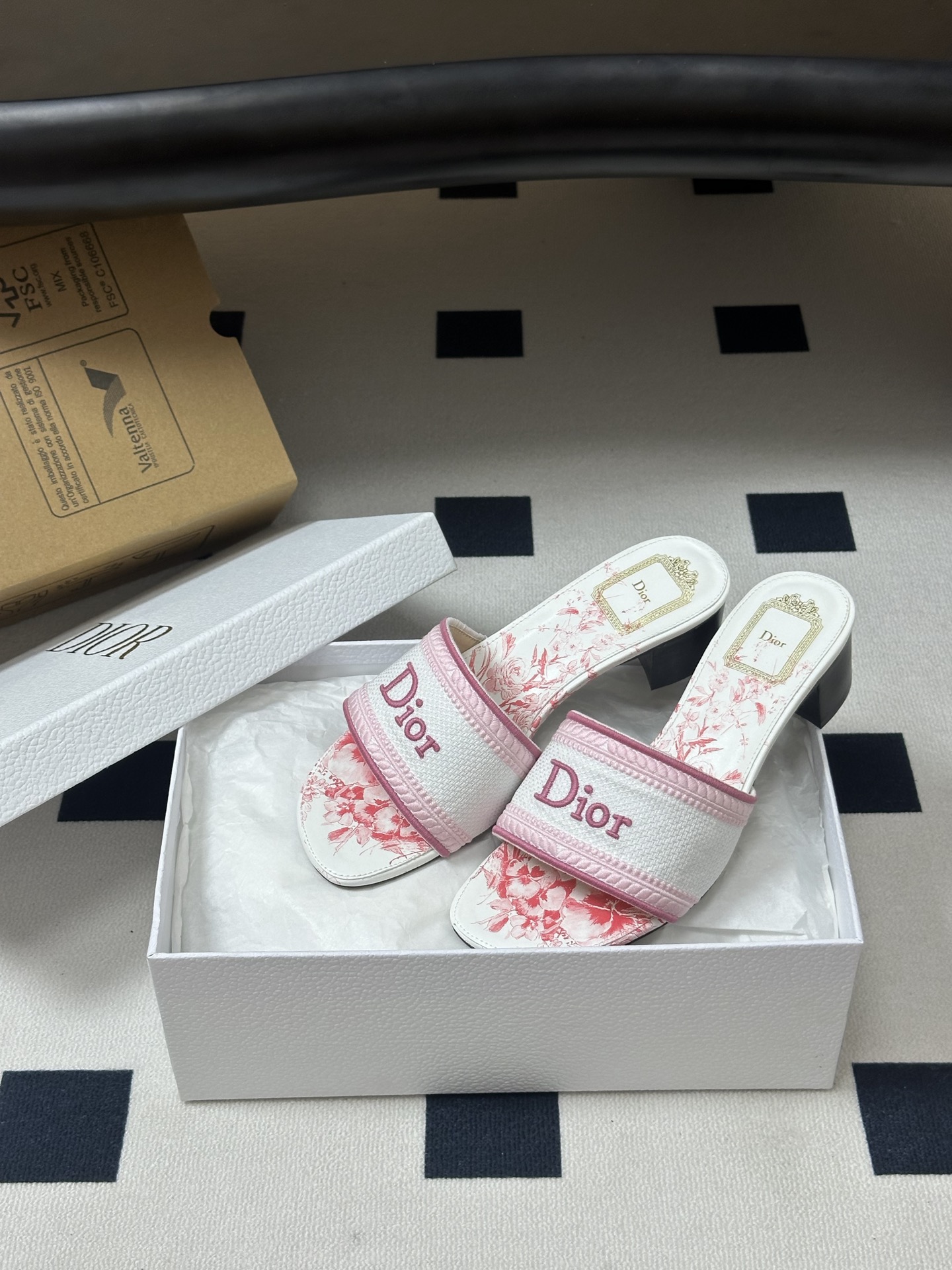 高跟 2026春夏最新配色 Dior迪奥 Dway经典字母刺绣拖鞋 立体电绣高跟一字拖鞋 万年经典款 这