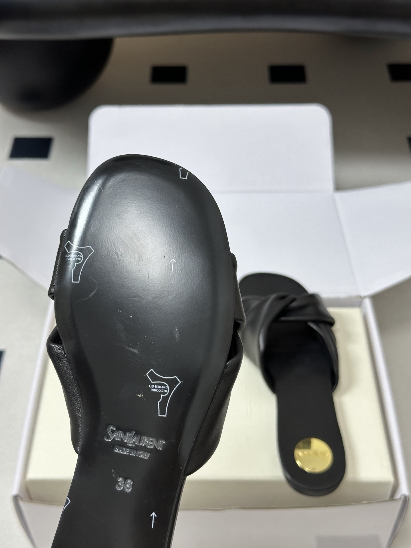 顶级品质(配高档飞机盒✈️)Saint Laurent 圣罗兰fw26 new arrival~ YSL 顶级品质(配高档飞机盒✈️)Saint Laurent 圣罗兰fw26 new arrival~ YSL